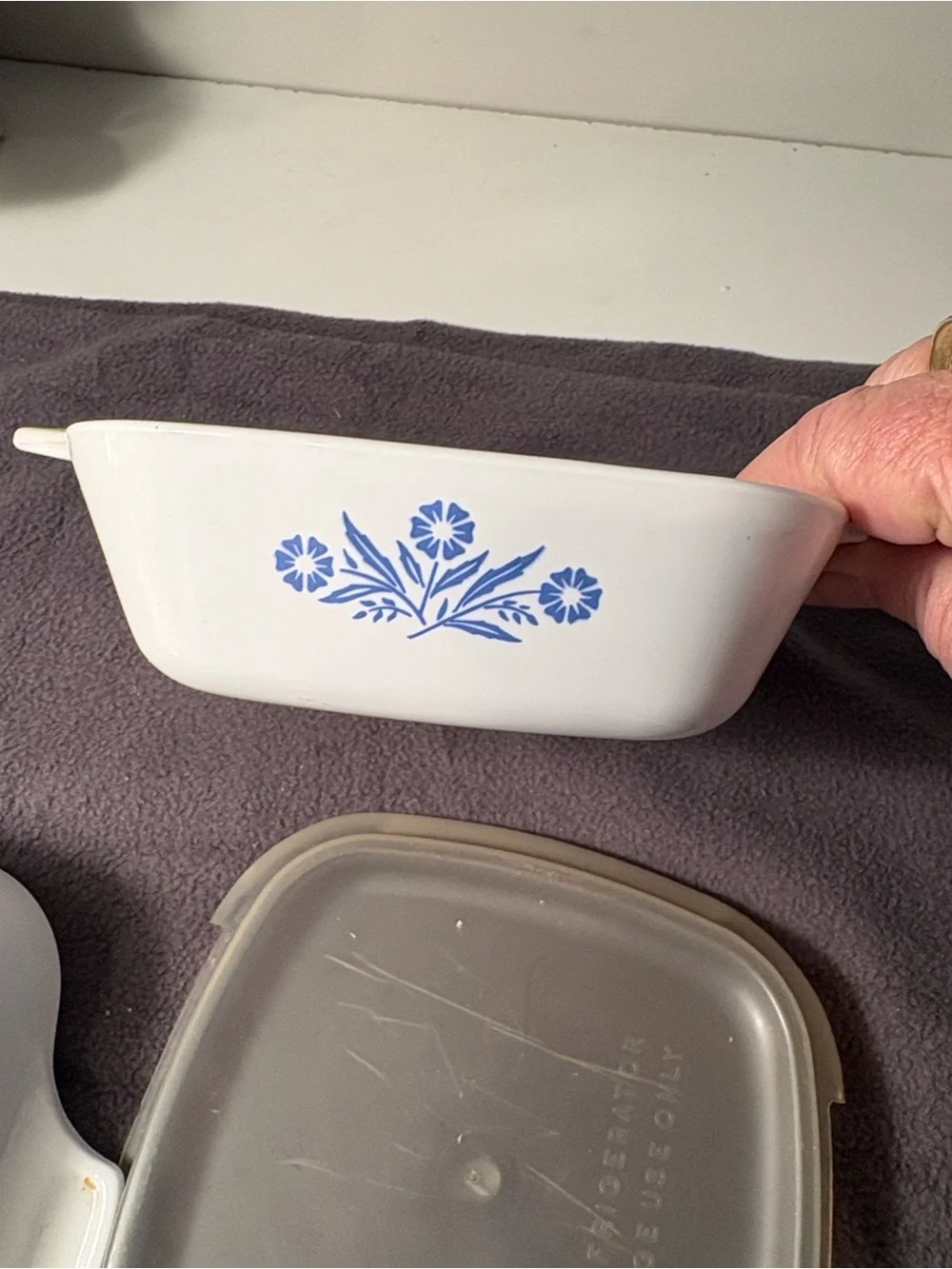Vintage corning ware, set of two baking dishes with one refrigerator storage lid